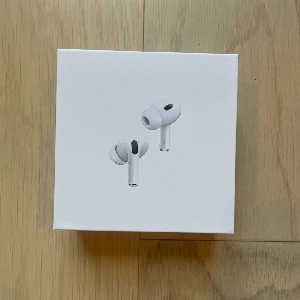 AirPods (2nd Generation) With MagSafe Charging Case